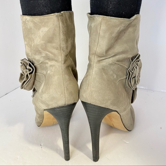 Vince Camuto Raes suede rosette boots size 9 - Picture 4 of 6